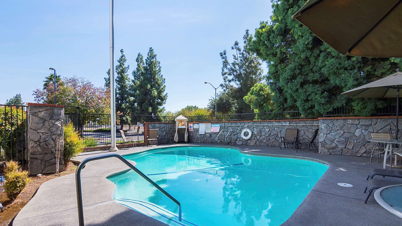 Photo of Outdoor in Raisin