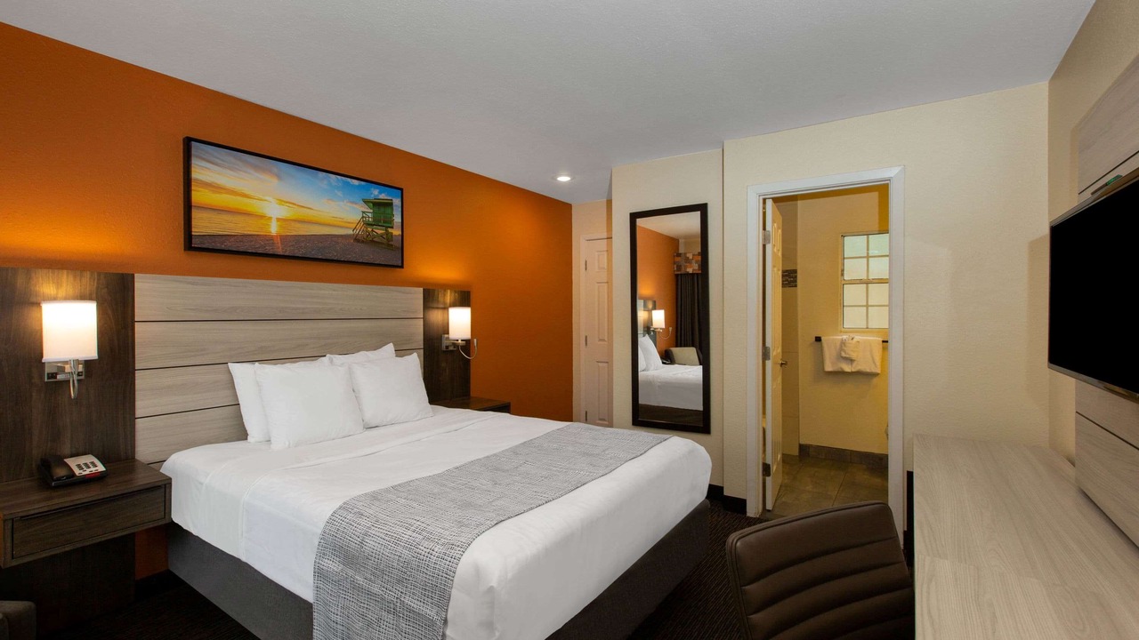 Photo of Bedroom in Munras Avenue