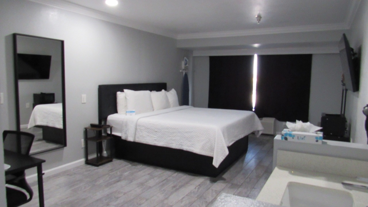 Photo of Bedroom in Anaheim Resort
