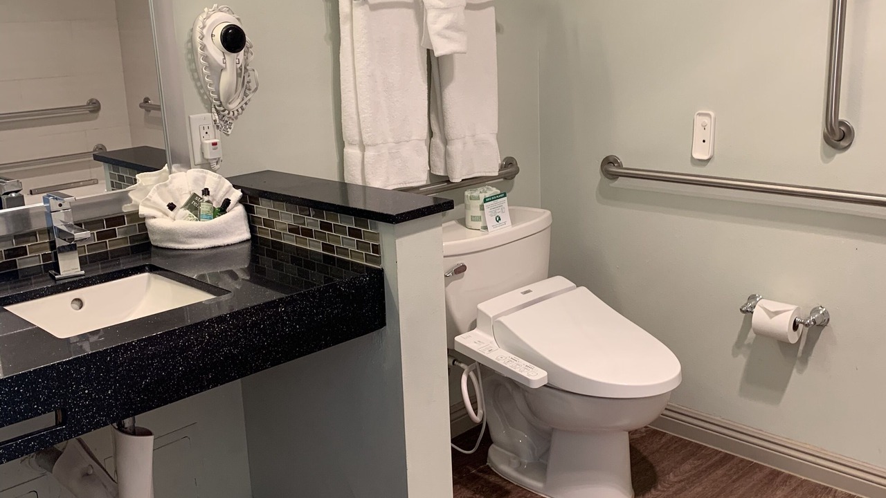 Photo of Bathroom in Harbor Gateway South