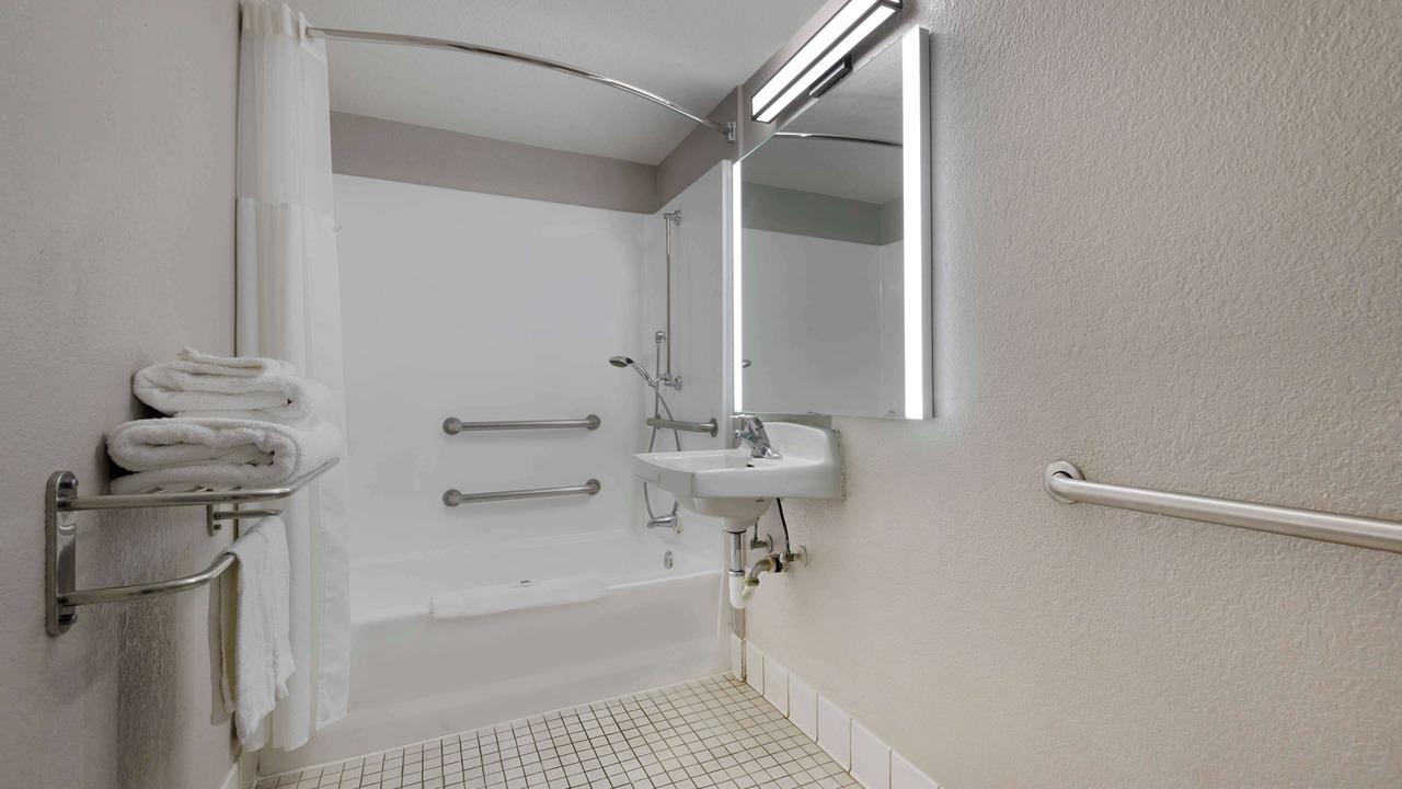 Photo of Bathroom in Lyon Street