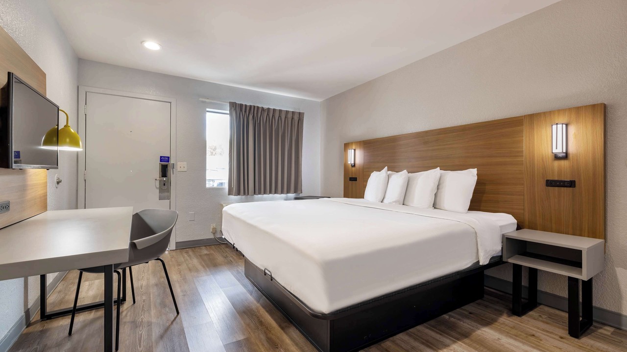 Photo of Bedroom in Lyon Street