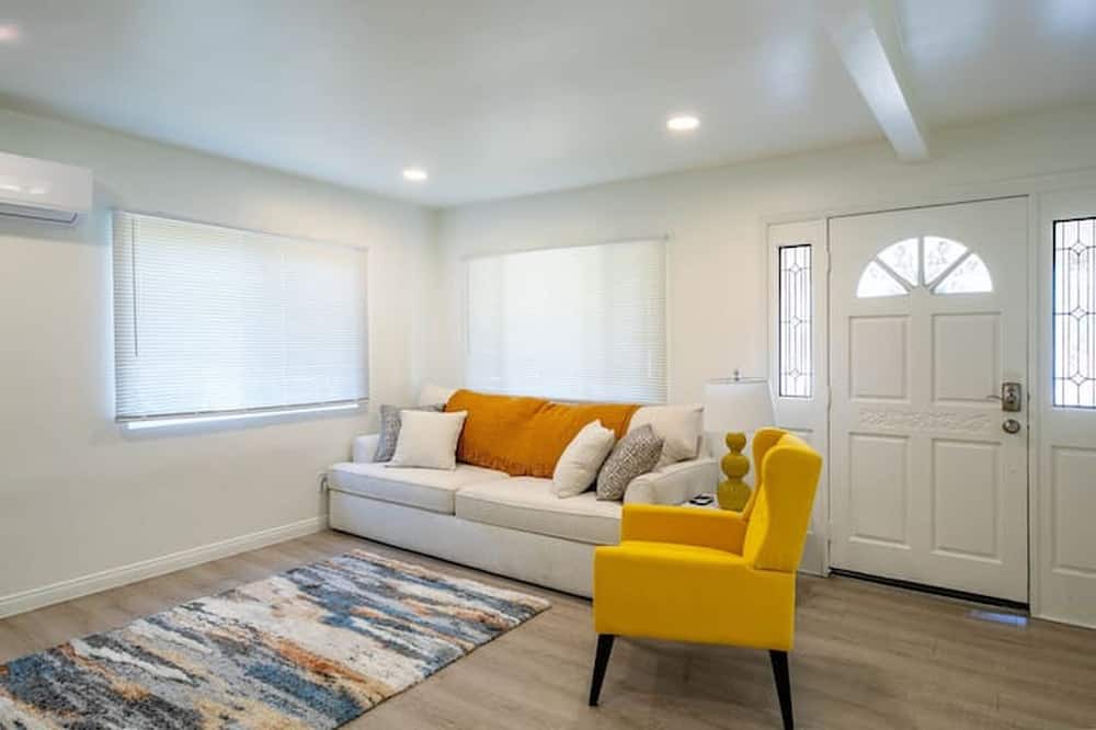 Photo of Livingroom in Placentia