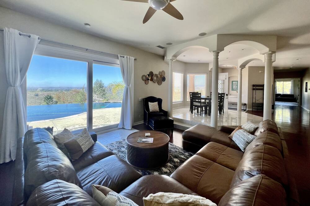 Photo of Livingroom in Vista