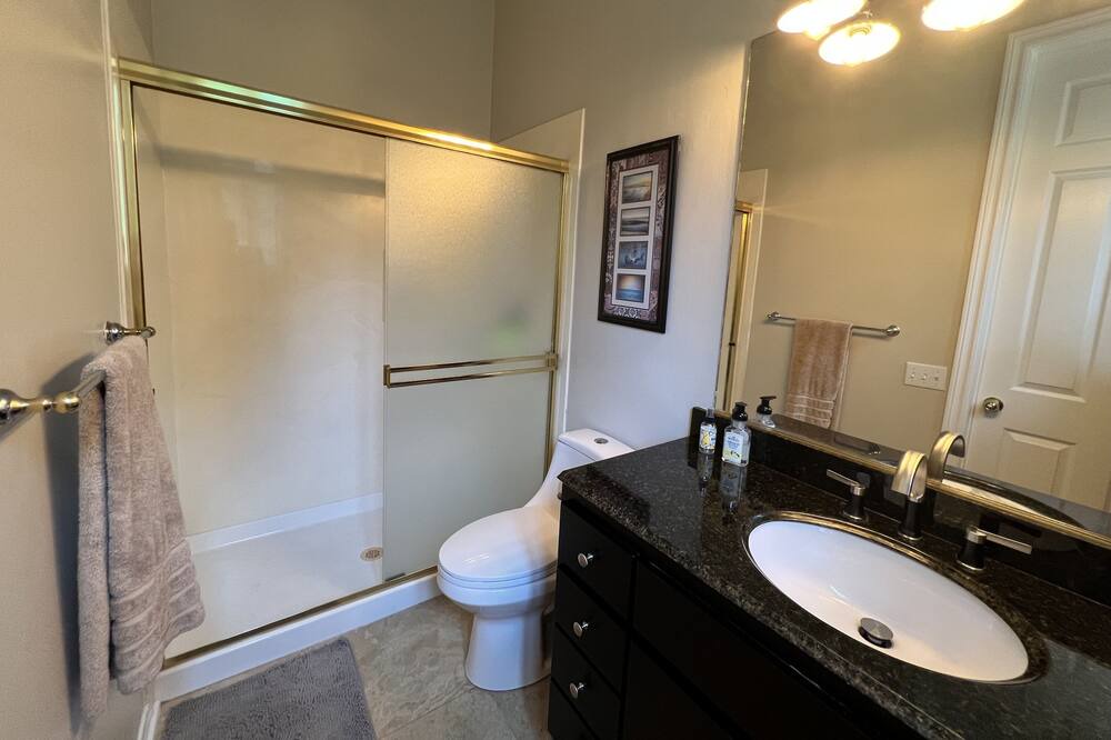 Photo of Bathroom in Vista