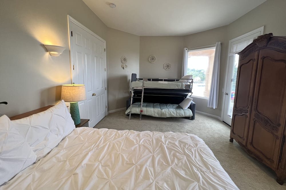 Photo of Bedroom in Vista