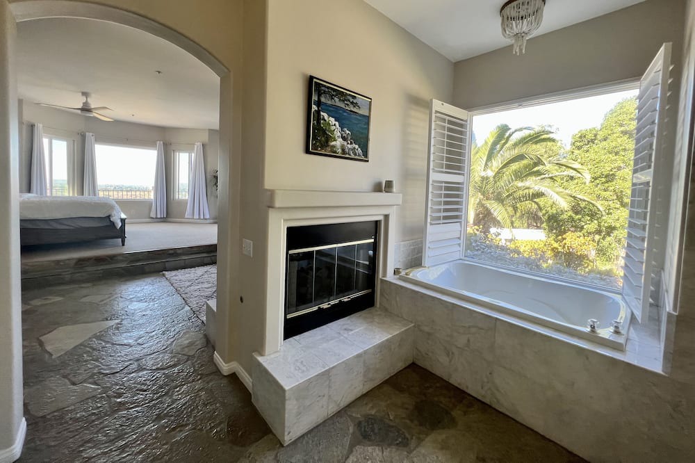 Photo of Bathroom in Vista