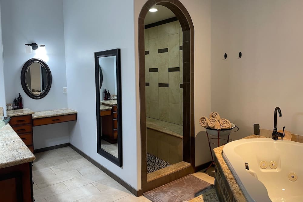 Photo of Bathroom in Carlotta