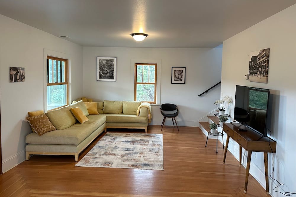 Photo of Livingroom in Carlotta