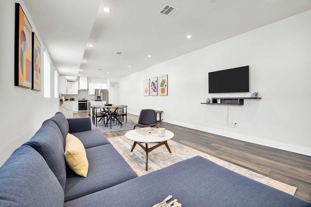 Photo of Livingroom in Westlake