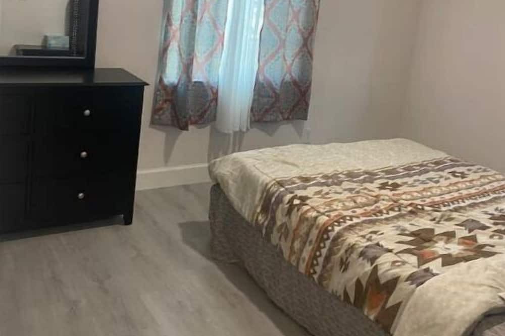 Photo of Bedroom in Lawndale