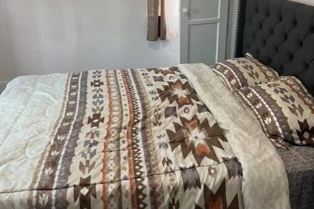 Photo of Bedroom in Lawndale