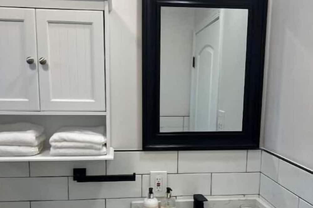 Photo of Bathroom in Lawndale