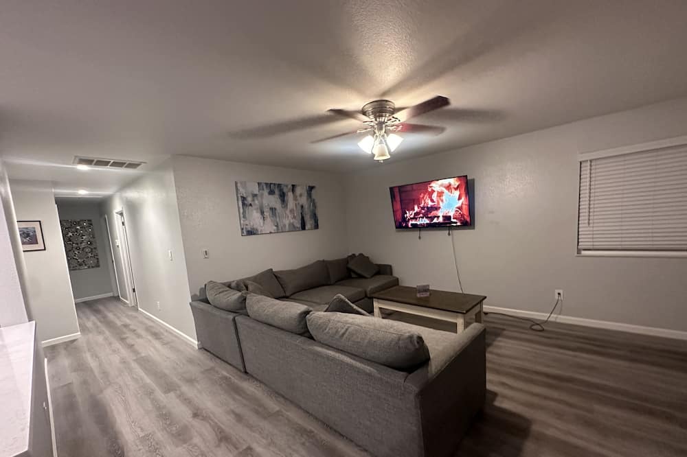 Photo of Livingroom in Vine Hill