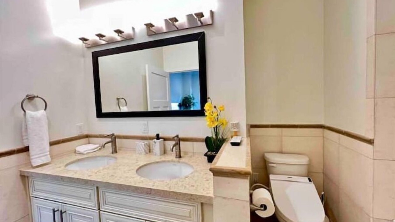 Photo of Bathroom in Lamanda Park