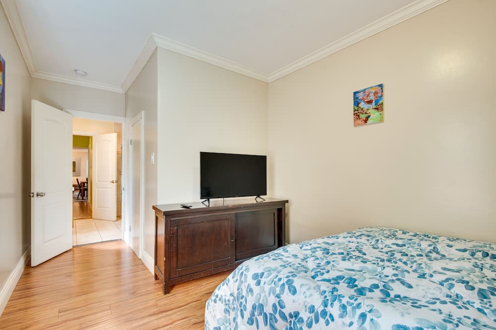 Photo of Bedroom in East Hollywood