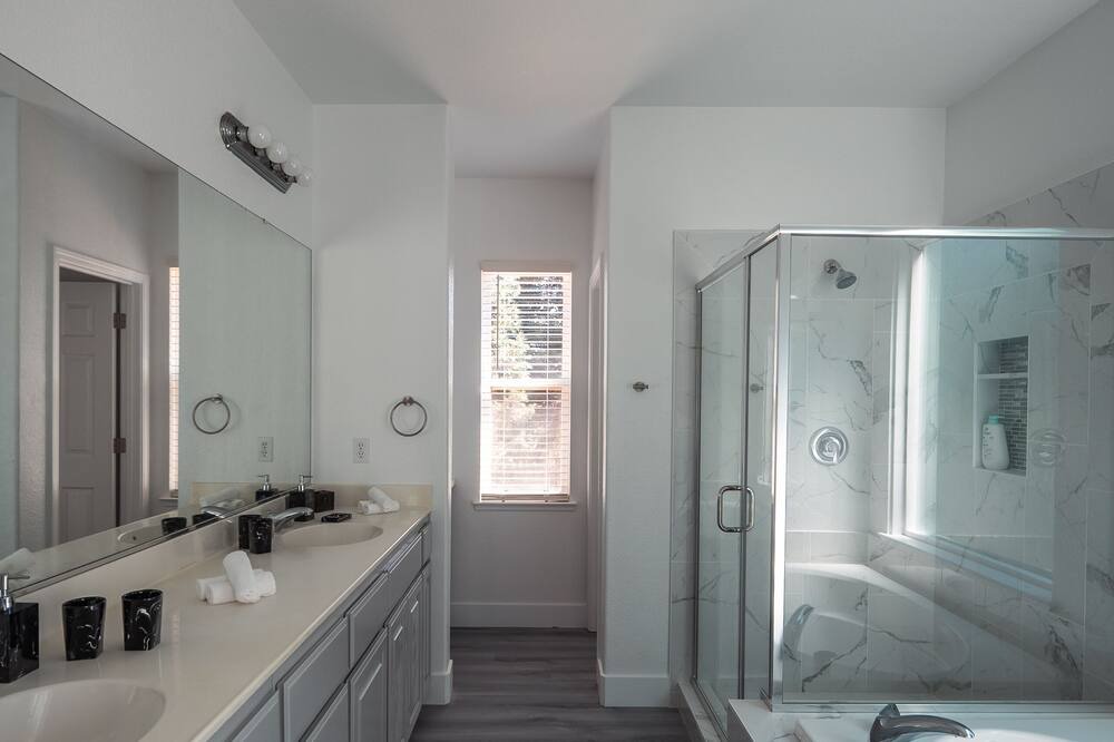 Photo of Bathroom in Riverbank
