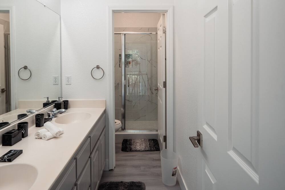 Photo of Bathroom in Riverbank