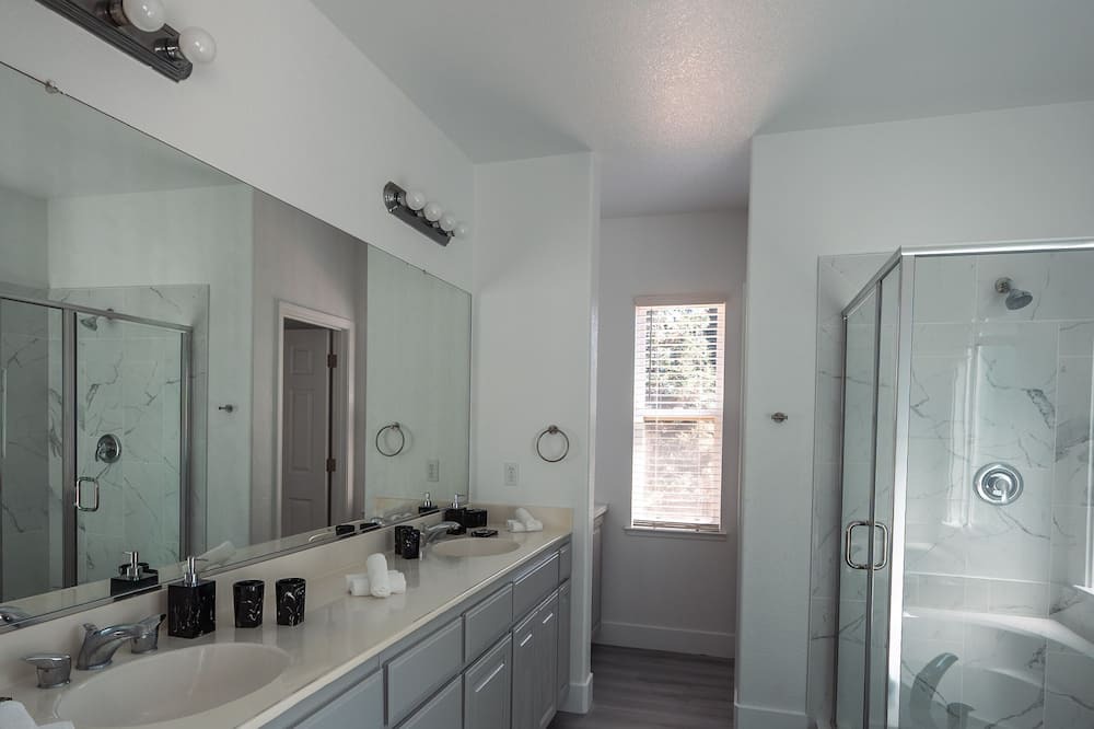 Photo of Bathroom in Riverbank
