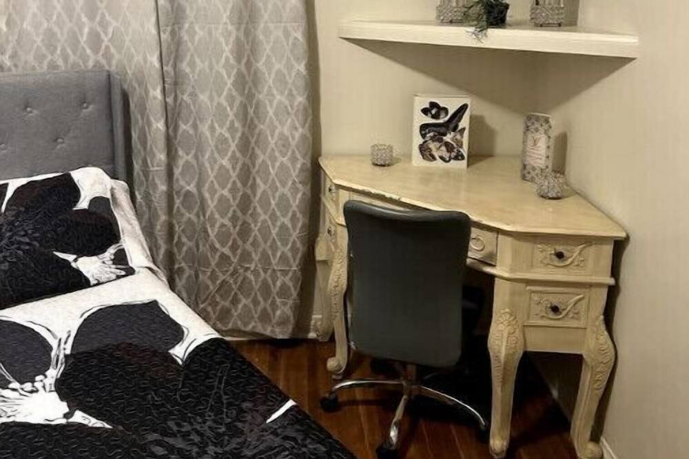 Photo of Bedroom in La Sierra