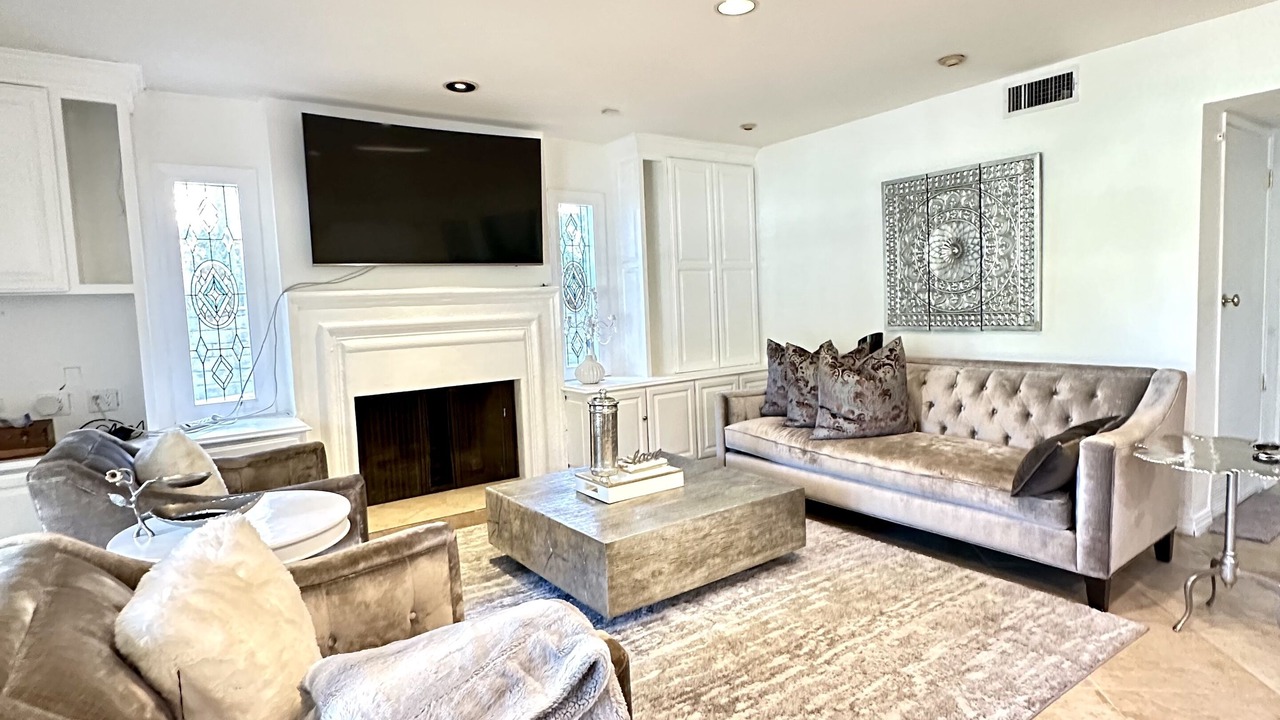 Photo of Livingroom in Northridge