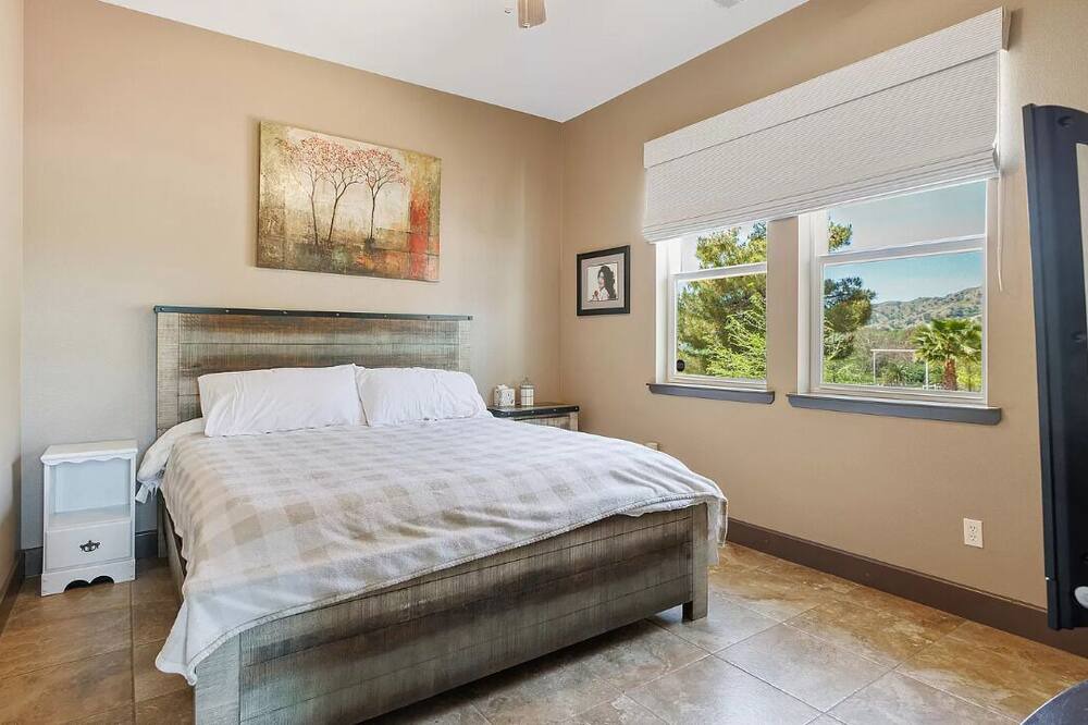 Photo of Bedroom in Springville