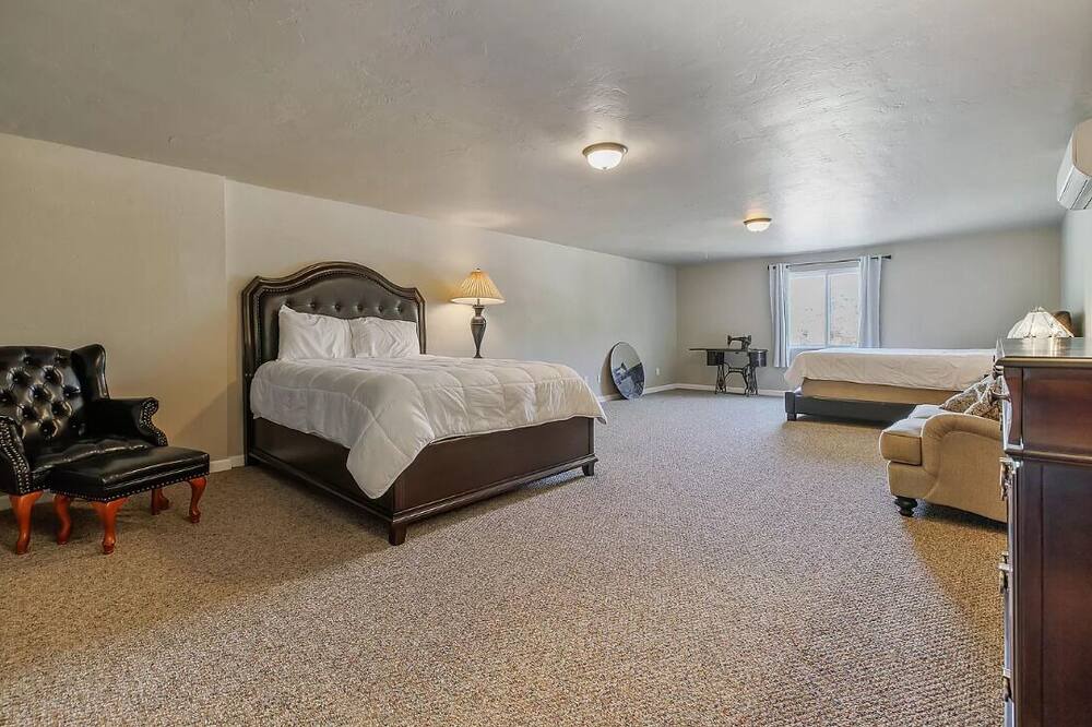 Photo of Bedroom in Springville