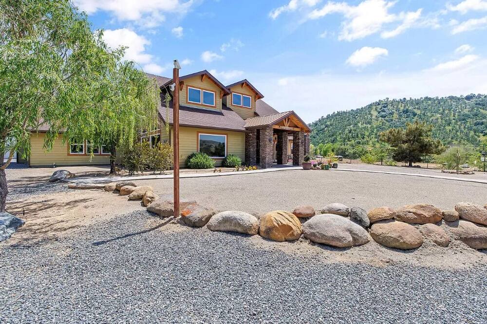 Photo of Outdoor in Springville