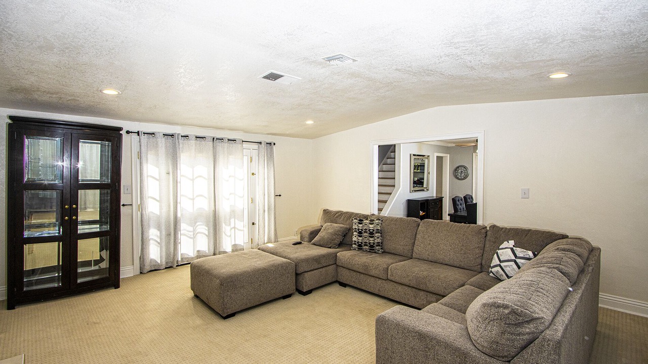 Photo of Livingroom in Walnut Valley
