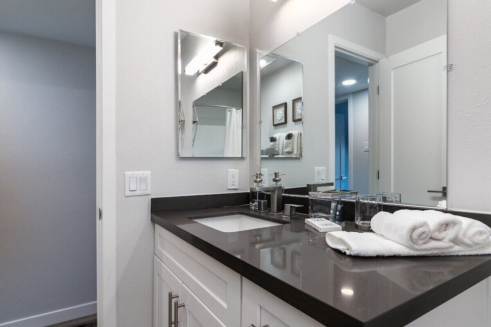 Photo of Bathroom in Thousand Oaks