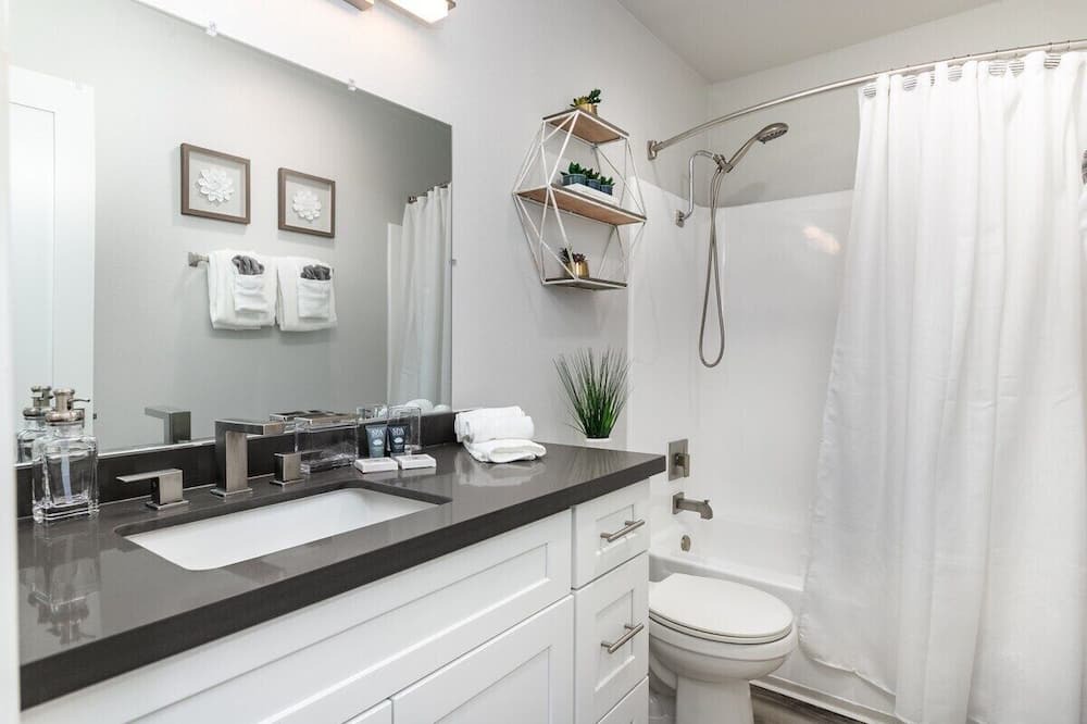Photo of Bathroom in Thousand Oaks