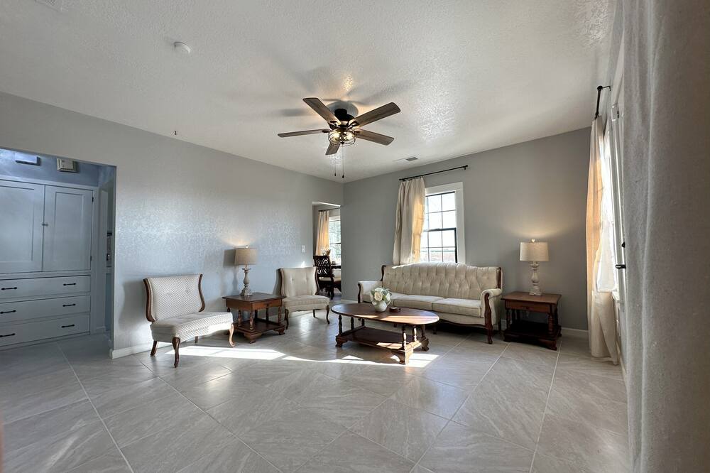 Photo of Livingroom in Visalia