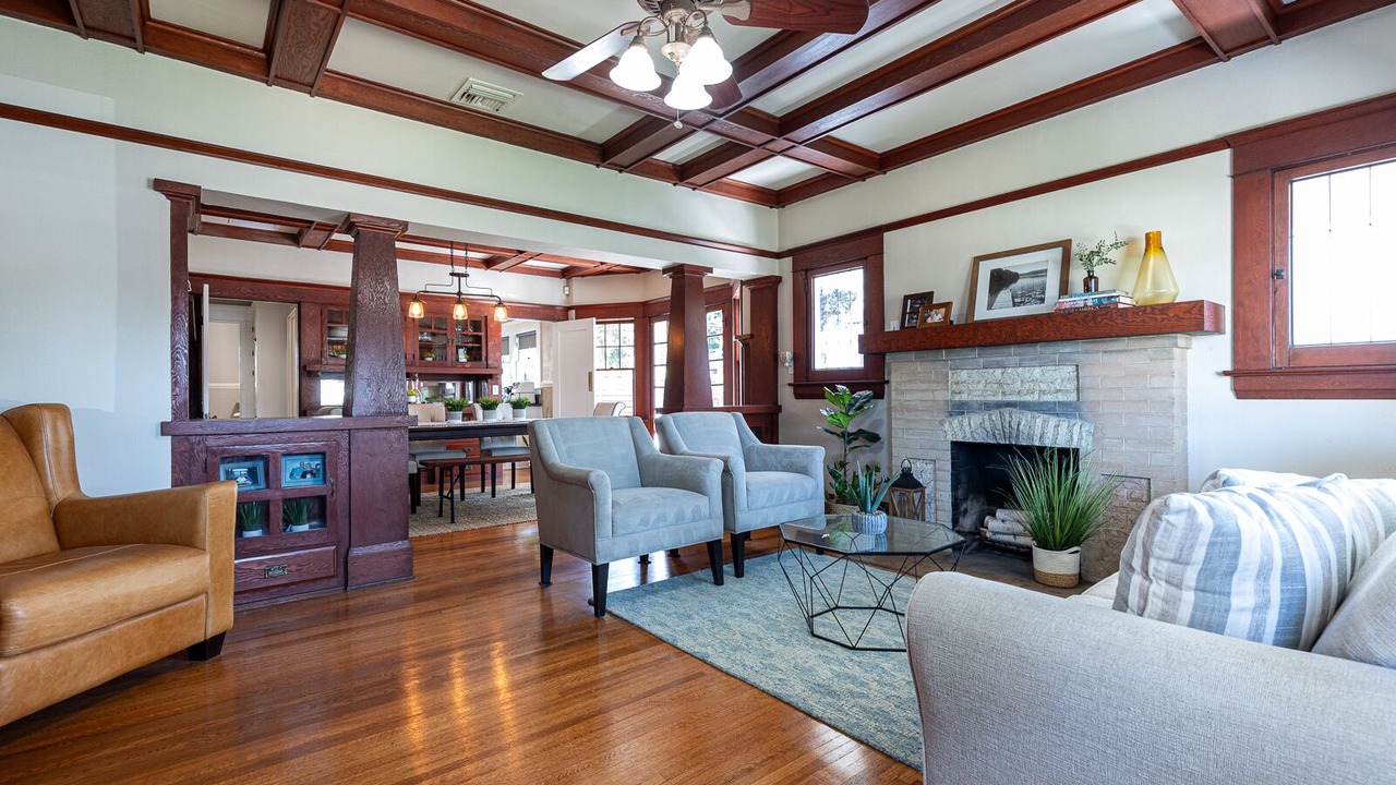 Photo of Livingroom in Westmont