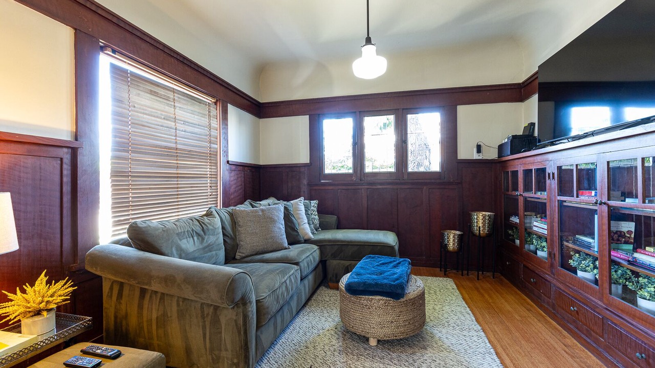 Photo of Livingroom in Westmont