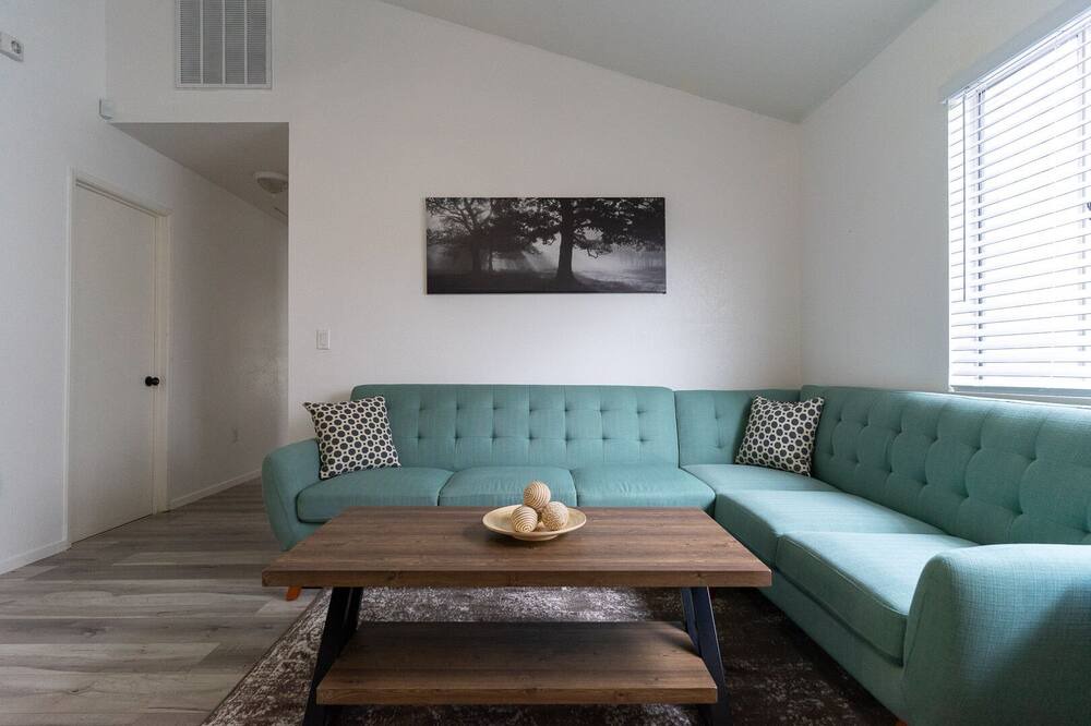 Photo of Livingroom in North Tustin