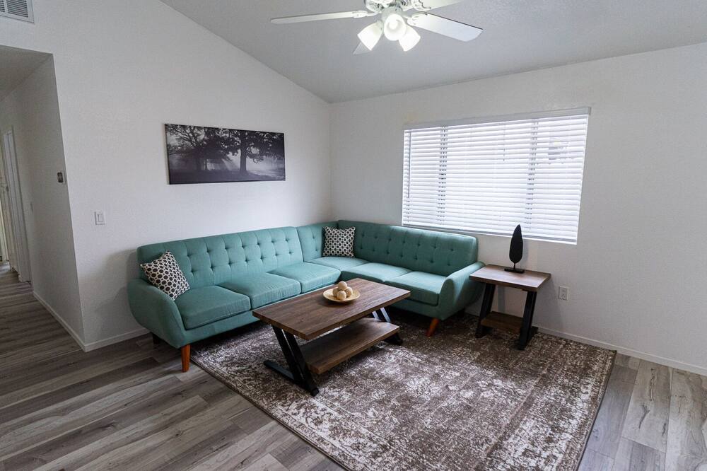 Photo of Livingroom in North Tustin