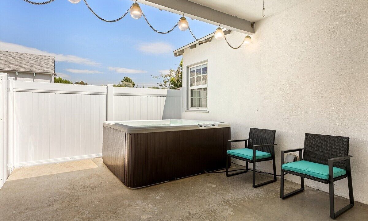 Photo of Outdoor in Valley Glen