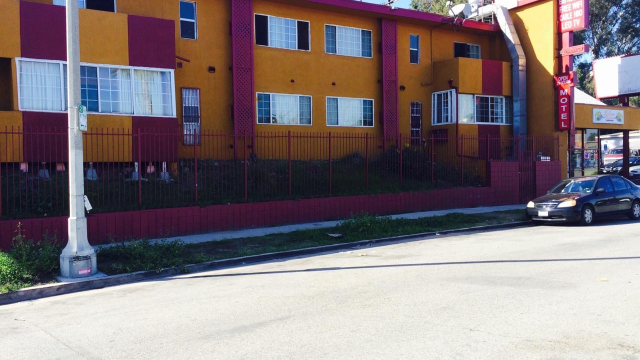 Photo of Outdoor in Mid-Wilshire
