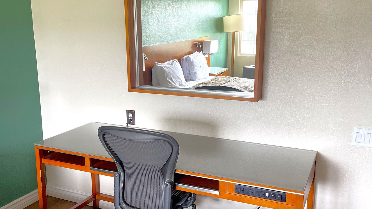 Photo of Bedroom in Mid-Wilshire