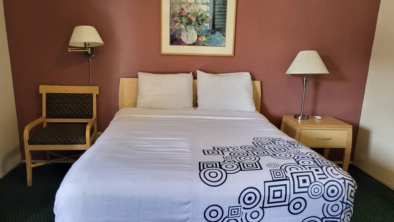 Photo of Bedroom in Barstow