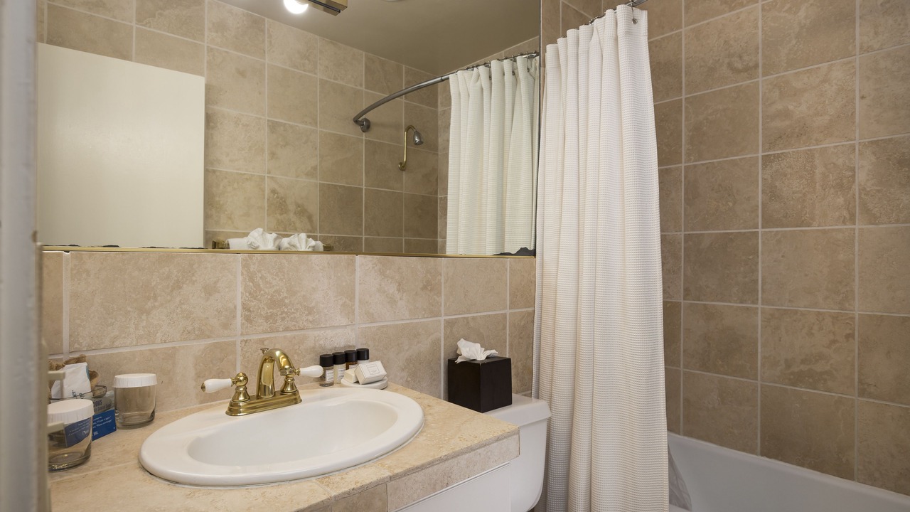 Photo of Bathroom in Golden Rectangle