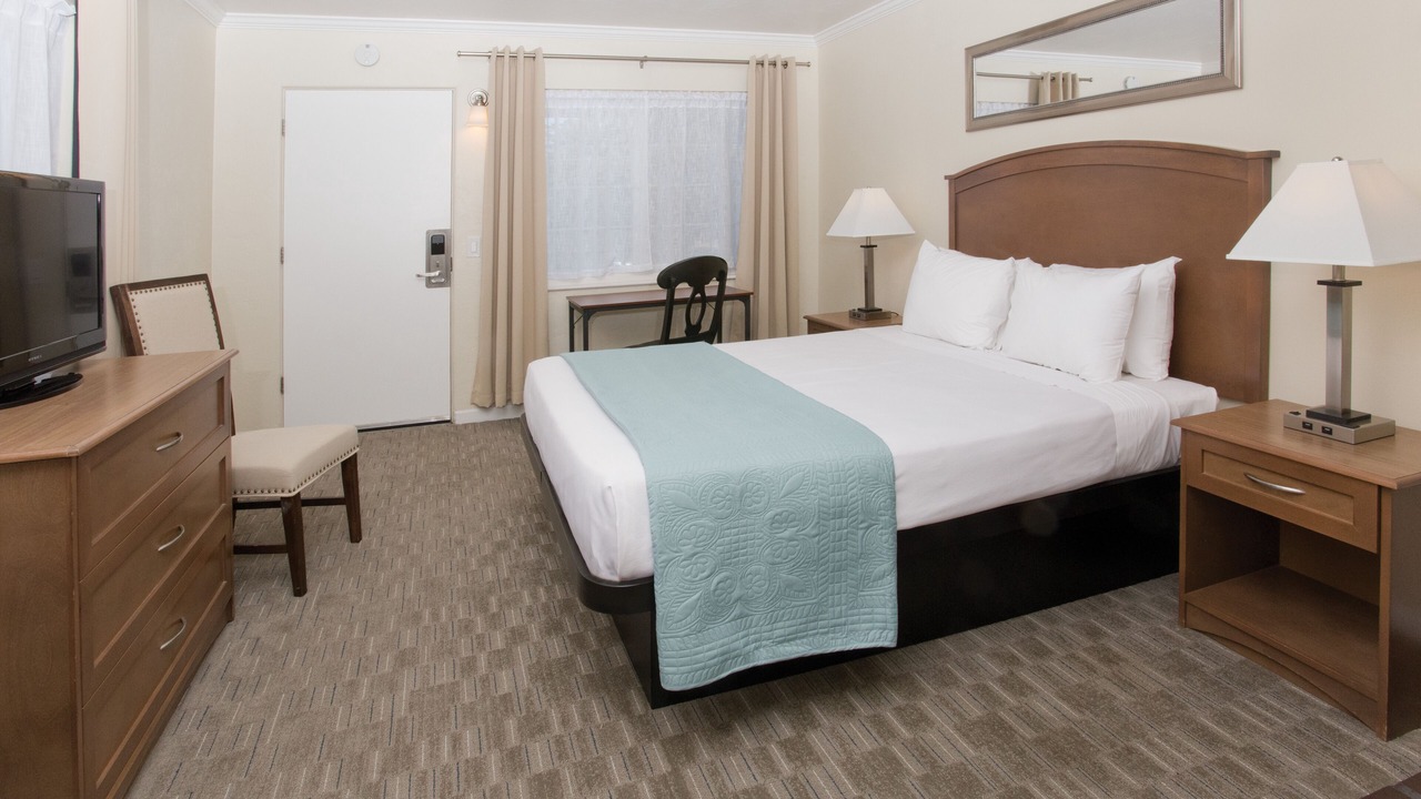 Photo of Bedroom in Munras Avenue