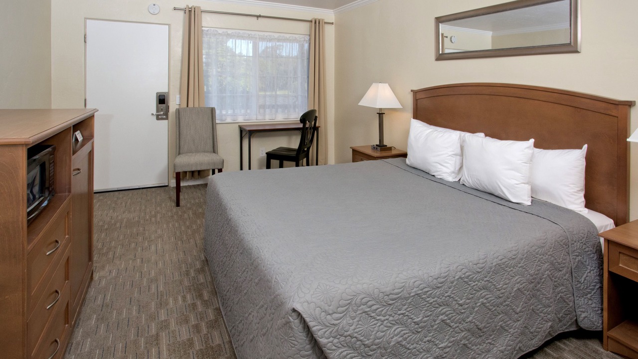 Photo of Bedroom in Munras Avenue