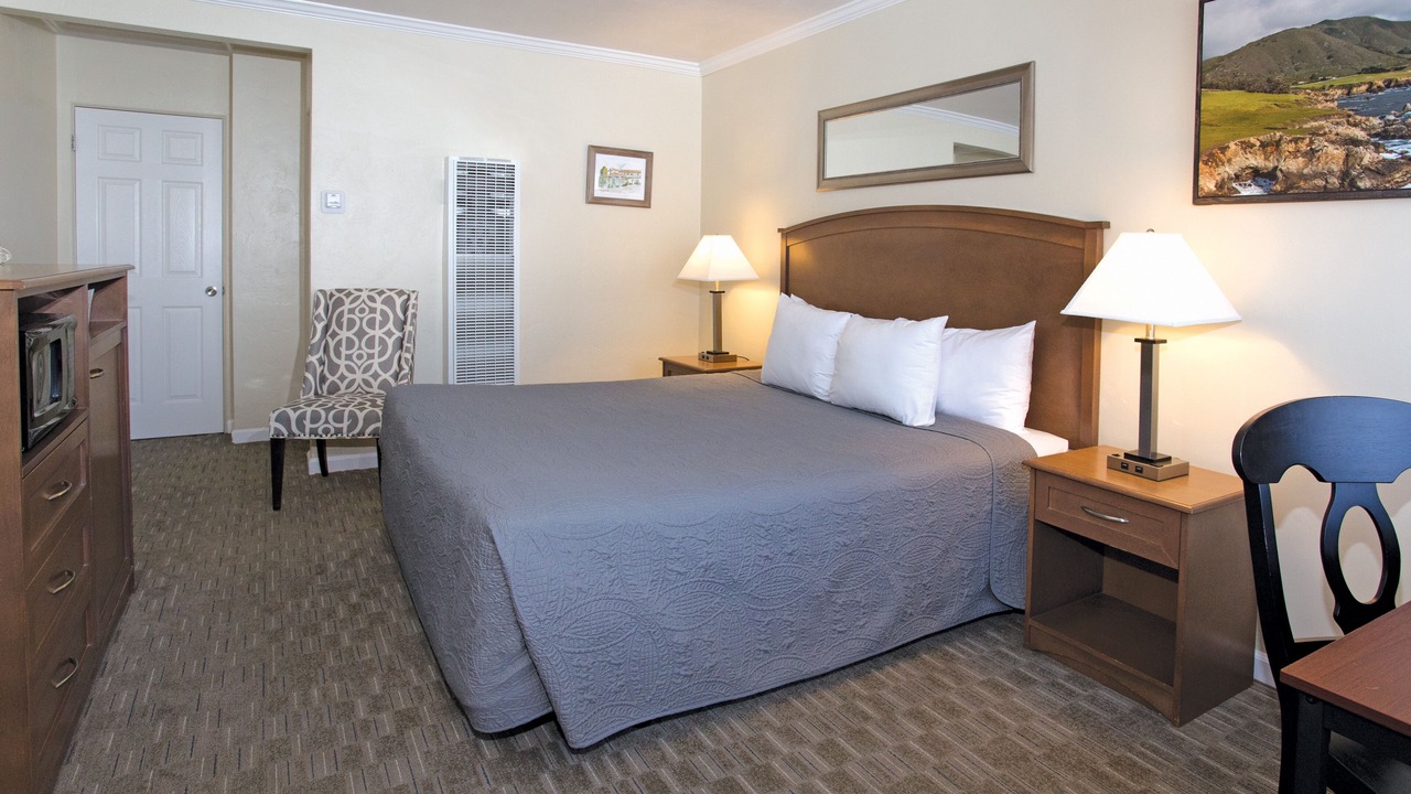 Photo of Bedroom in Munras Avenue