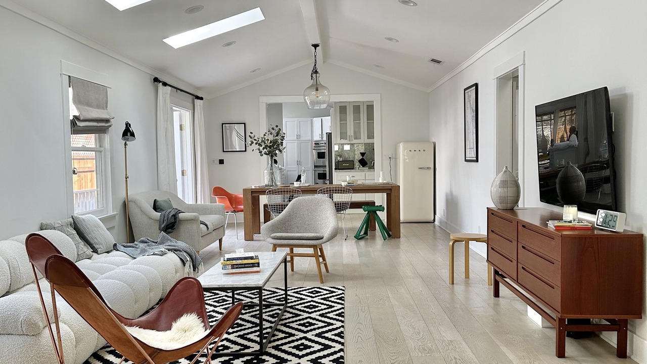 Photo of Livingroom in West Los Angeles