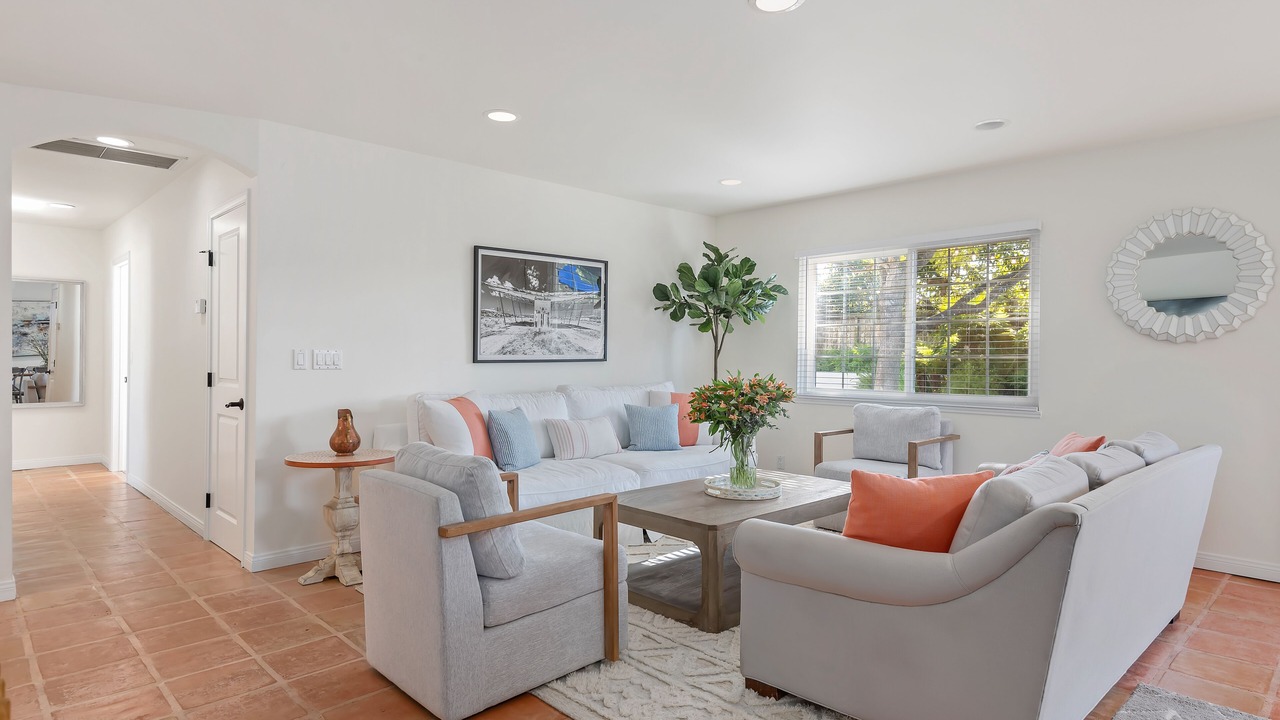 Photo of Livingroom in West Mesa