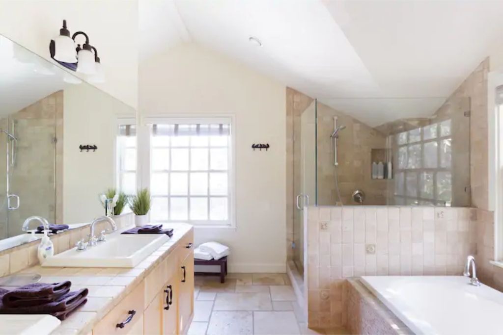 Photo of Bathroom in Encino