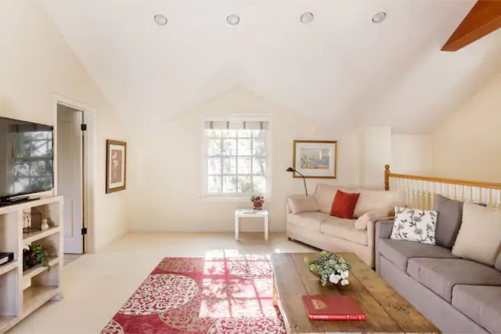 Photo of Livingroom in Encino