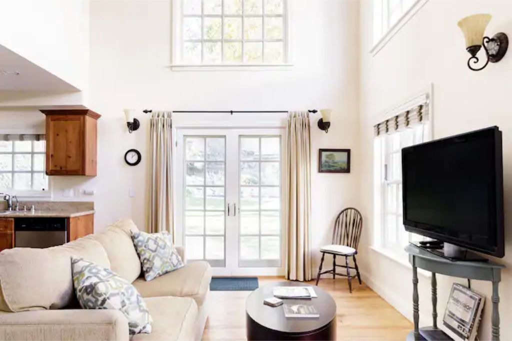 Photo of Livingroom in Encino