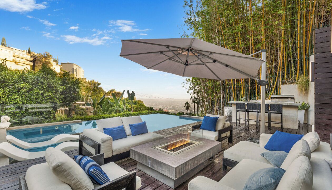 Photo of Outdoor in Hollywood Hills West